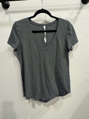Lululemon Tee